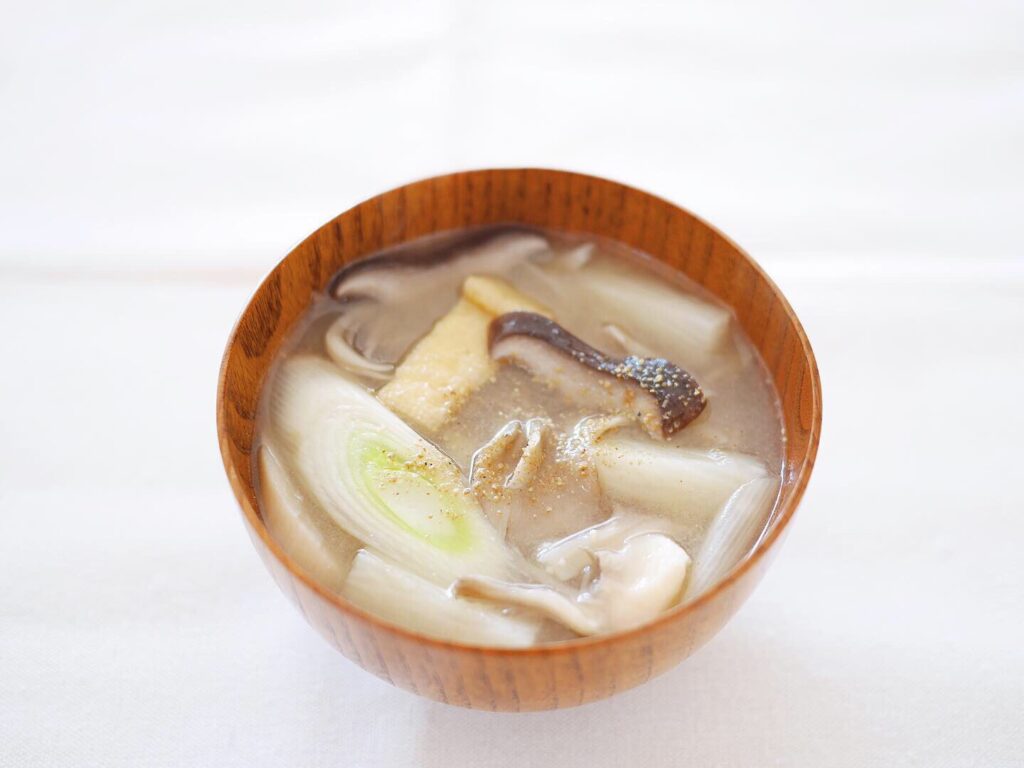 舞茸と長芋の味噌汁